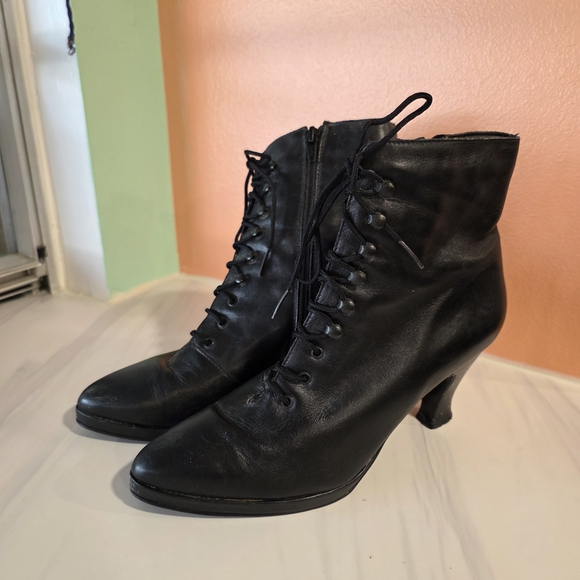 Vintage 90s Witchy Boots 10 Whimsigoth  Black Lace-Up Ankle Booties The CRAFT - Picture 1 of 16